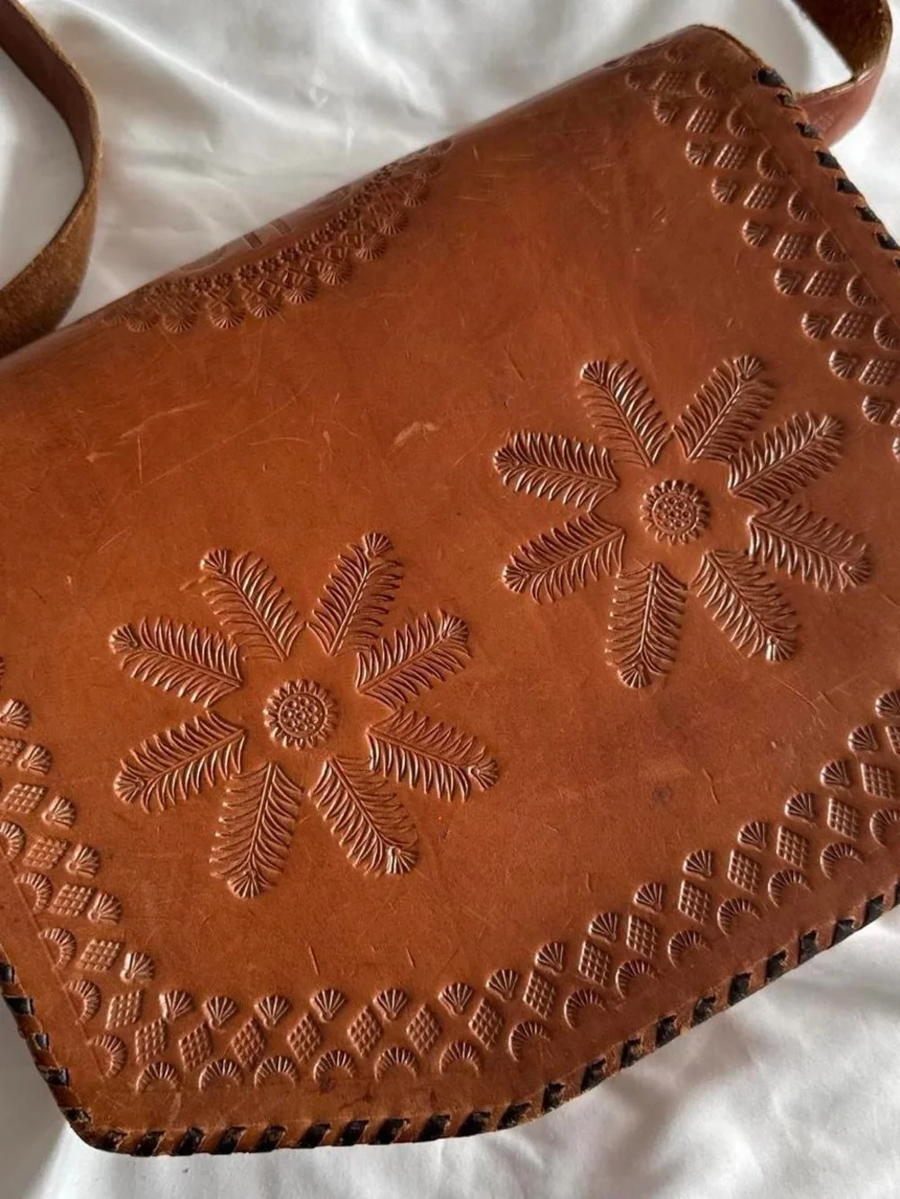 Vintage leather crossbody bag